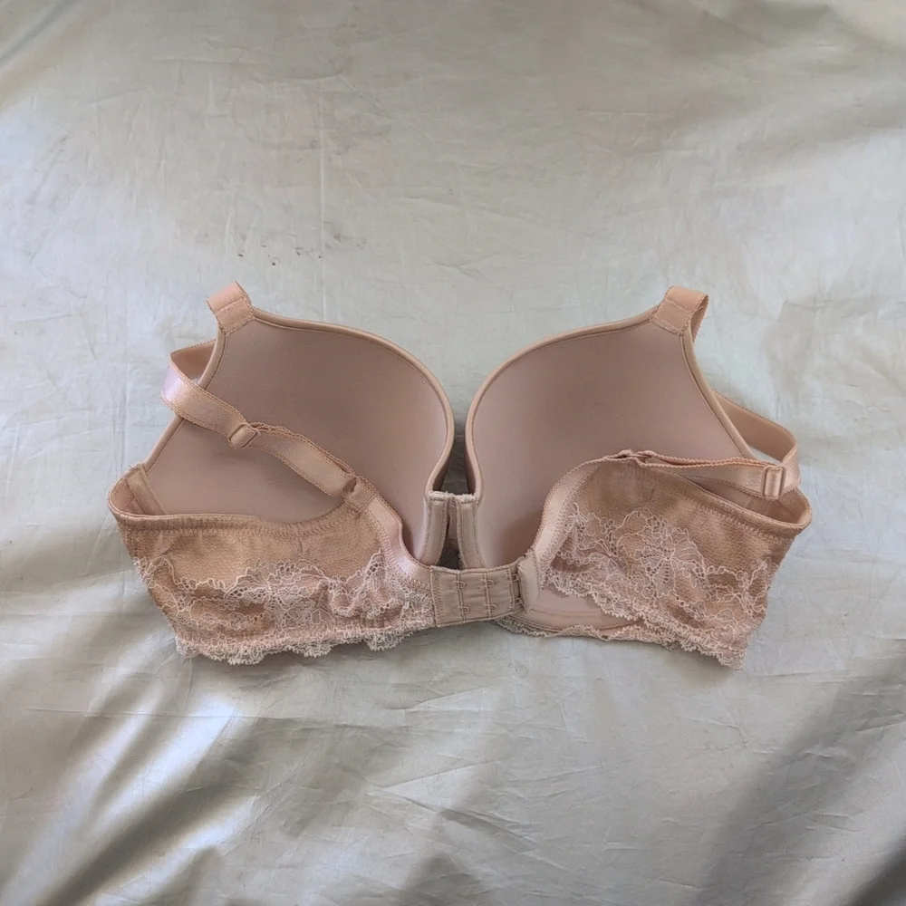 Wacoal Bra Women's 38D Beige Sand/Ivory Embrace Lace Underwire Adjustable Straps